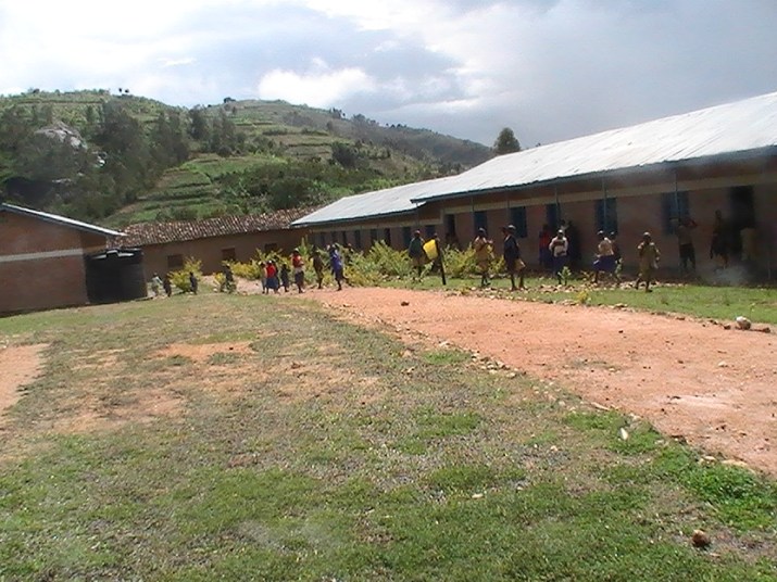 l'école de Gitarama à 50 mètres du Centre Ubuntu