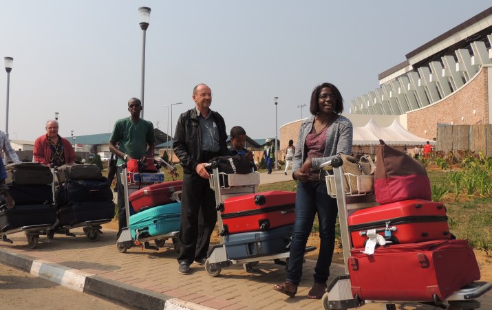 Partis d'Amsterdam avec le vol  KLM du 6 juillet 2014 à 21h25, nous sommes arrivés à l'aéroport international de Kigali à le 07 juillet 2014 à 9h du matin.
